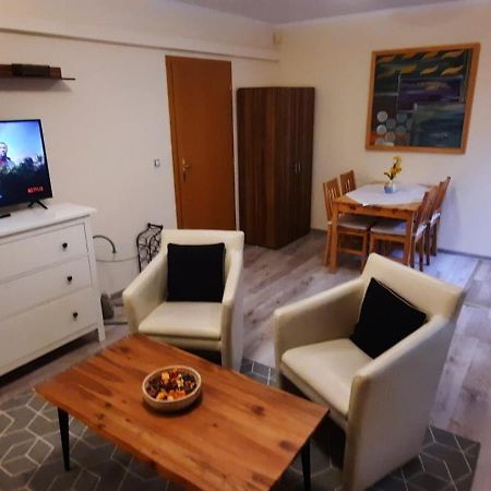 Pool Apartments Κάρλοβι Βάρι Εξωτερικό φωτογραφία